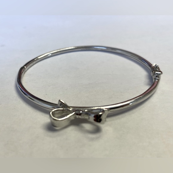 Kate Spade ♠️ Bow-Tie Bracelet with clasp closure - Picture 2 of 5